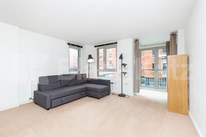 Stunning modern 2 bed 2 bath within a private development mins to tube Eden Grove, Holloway